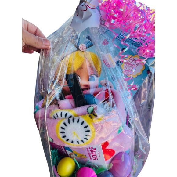 Alice in Wonderland 50 x 70 soft adorable throw with matching book and confetti - Picture 5 of 7